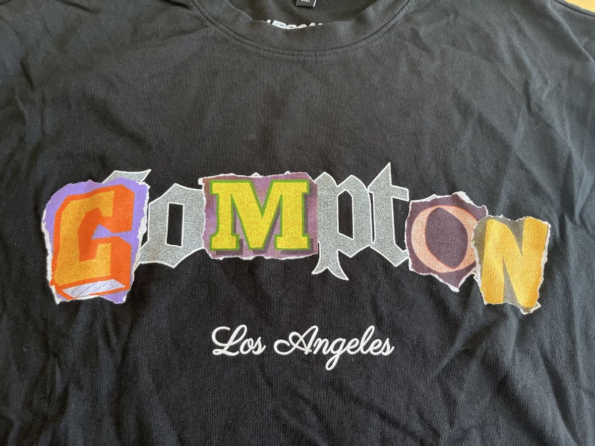 T-Shirts: Schwarzes Compton T-Shirt, Upscale Studios, Gr. XL – Neu (gemäss Beschreibung) aus neuenhof von cocoros 2