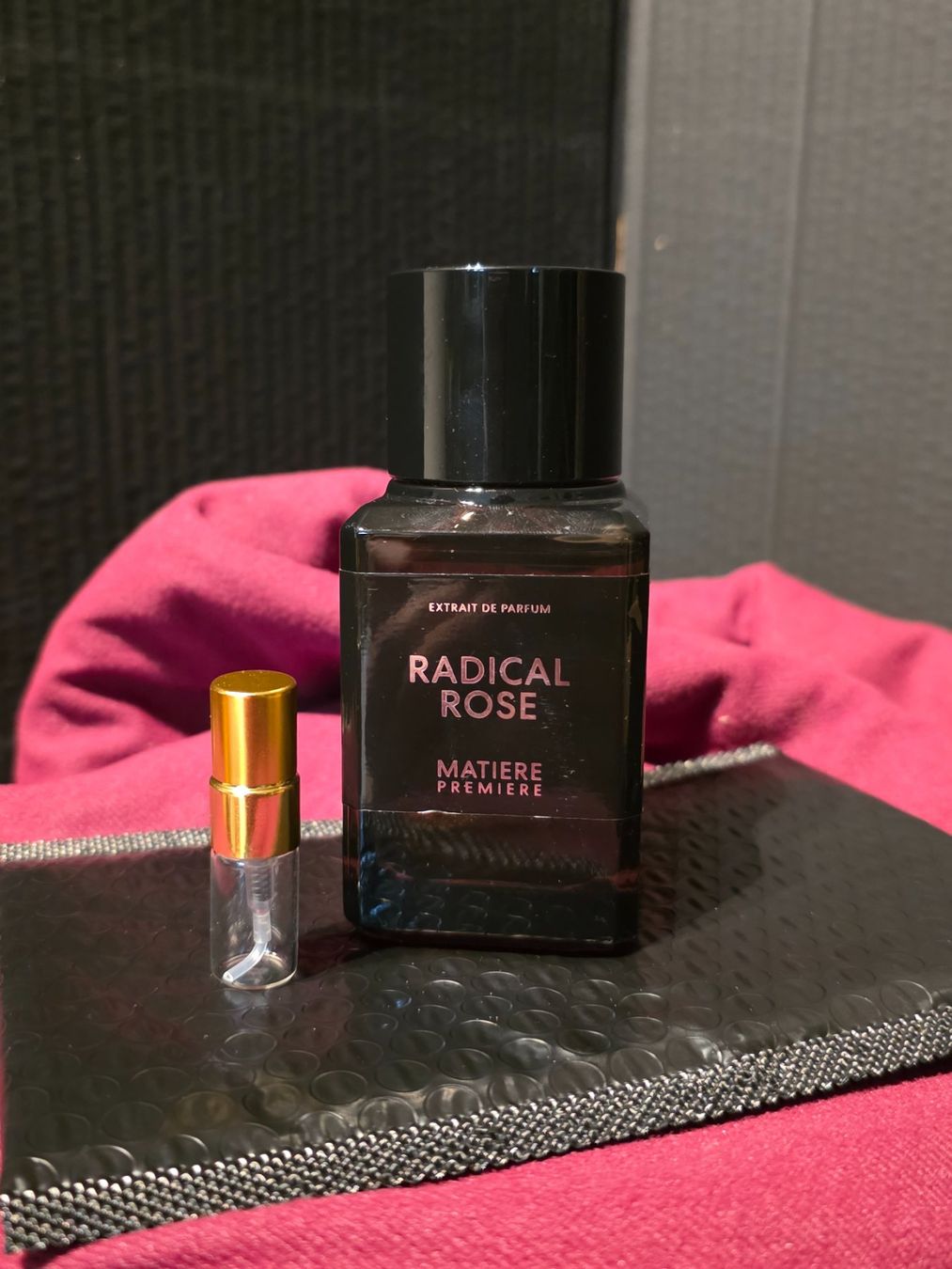 Profumi & Eau de Toilette: Radical Rose Extrait, Abfüllung 1ml, Matiere Premiere – Nuovo (secondo la descrizione) da Winterthur venduto da Bratwurstbrater