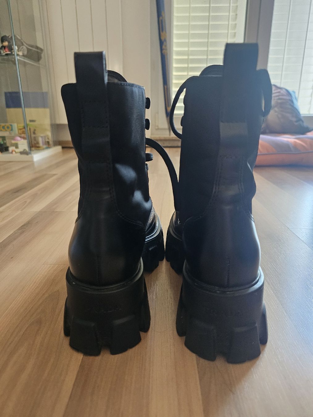 Prada Scarpe da donna: Prada Monolith Brushed Rois Leather & Re-Nylon Boots – Usato da Basel venduto da NamiNeko 4