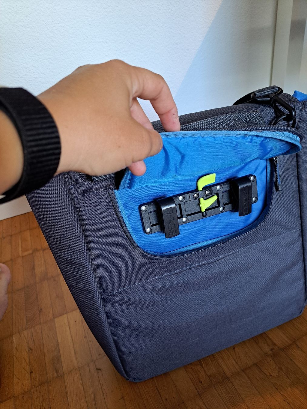 Borse: Velotsche Laptoptasche Seitentasche Saccoche – Usato da Niederbipp venduto da filou0711 7