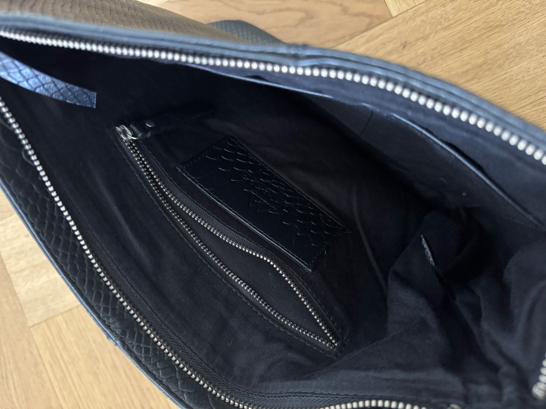 Borse da donna: Schwarze Umhängetasche - Schwarzes Leder – Usato da Zürich venduto da val_r5c5 1