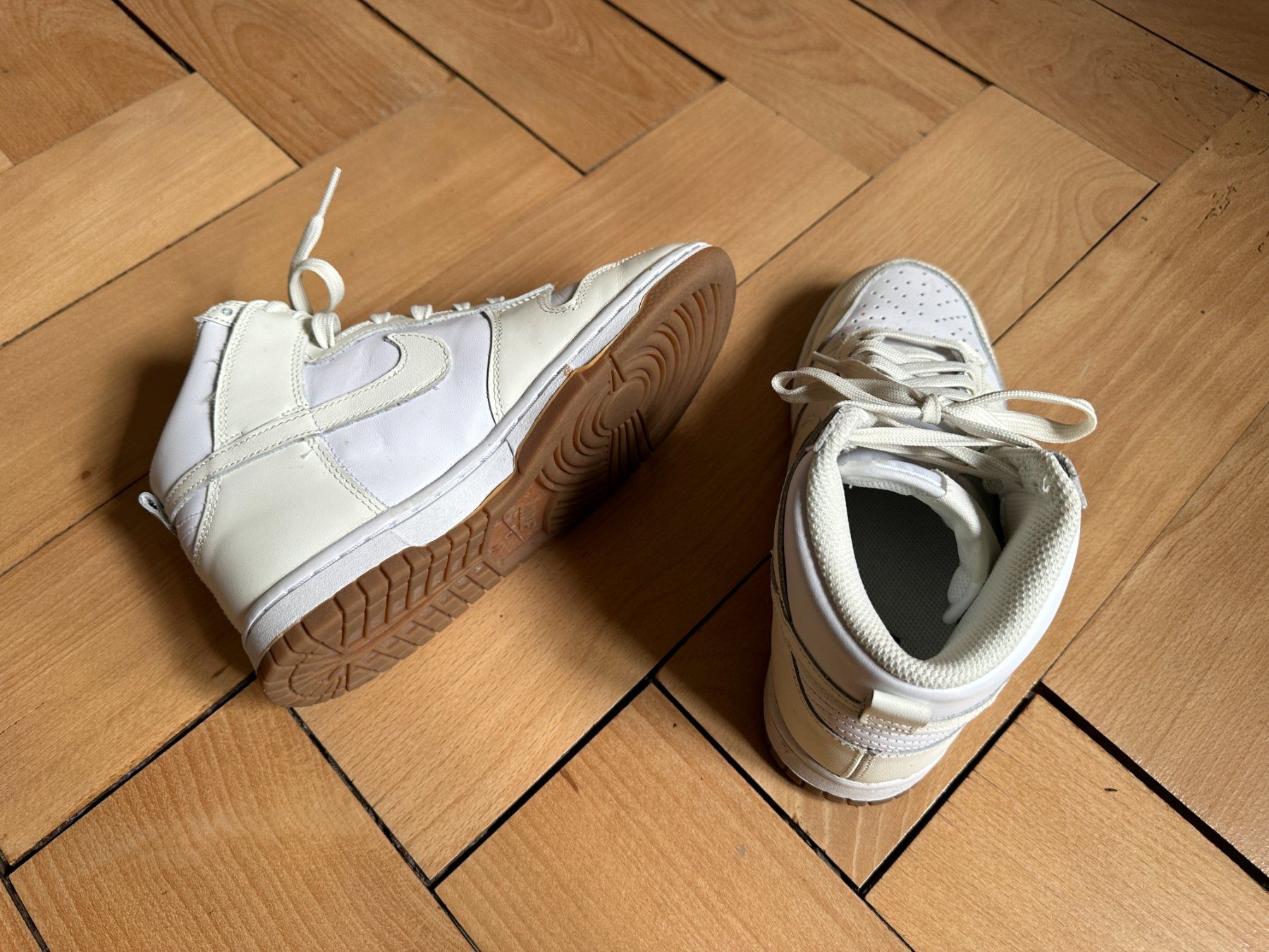 Nike Scarpe da donna: NIKE - High Top Leder Sneaker weiss 35.5 – Usato da Zürich venduto da Diazaio 3