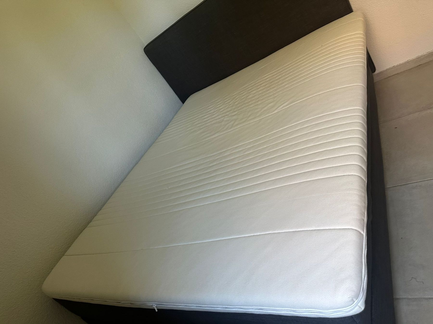 Letti: Gute Bett Boxspring 140x200 mit Matratze  – Usato da Horw venduto da Prasanna3 1