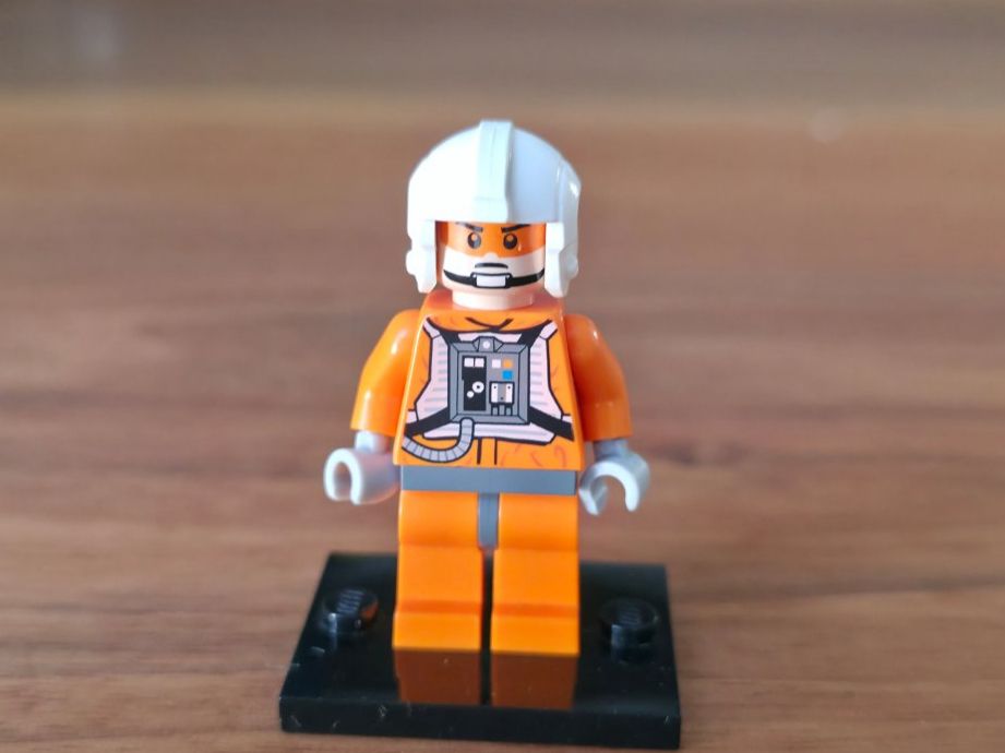 Lego Statuette: Lego Star Wars Minifigur Pilot – Usato da Laufen venduto da elias39