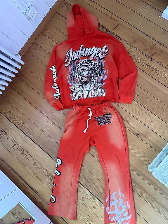 Anzüge, Sport- & Funktionsanzüge: Flared Tracksuit – Gebraucht aus Safnern von Avalona_07