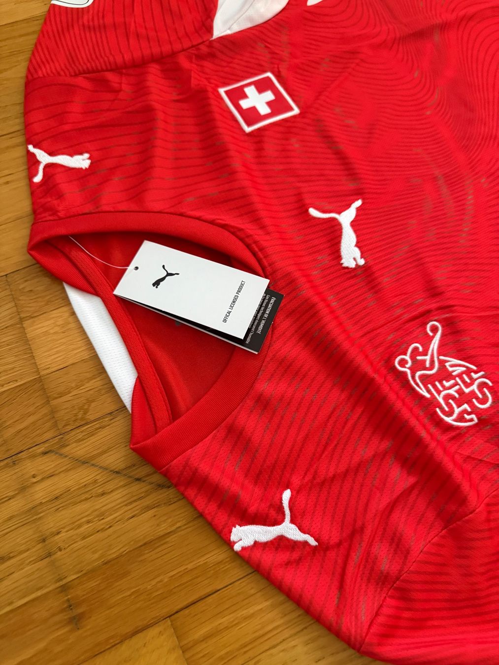 Camicie: Schweiz Trikot WM2026 - Neu - Large – Nuovo e nell'imballaggio originale da Zürich venduto da PMJ-Shop 2