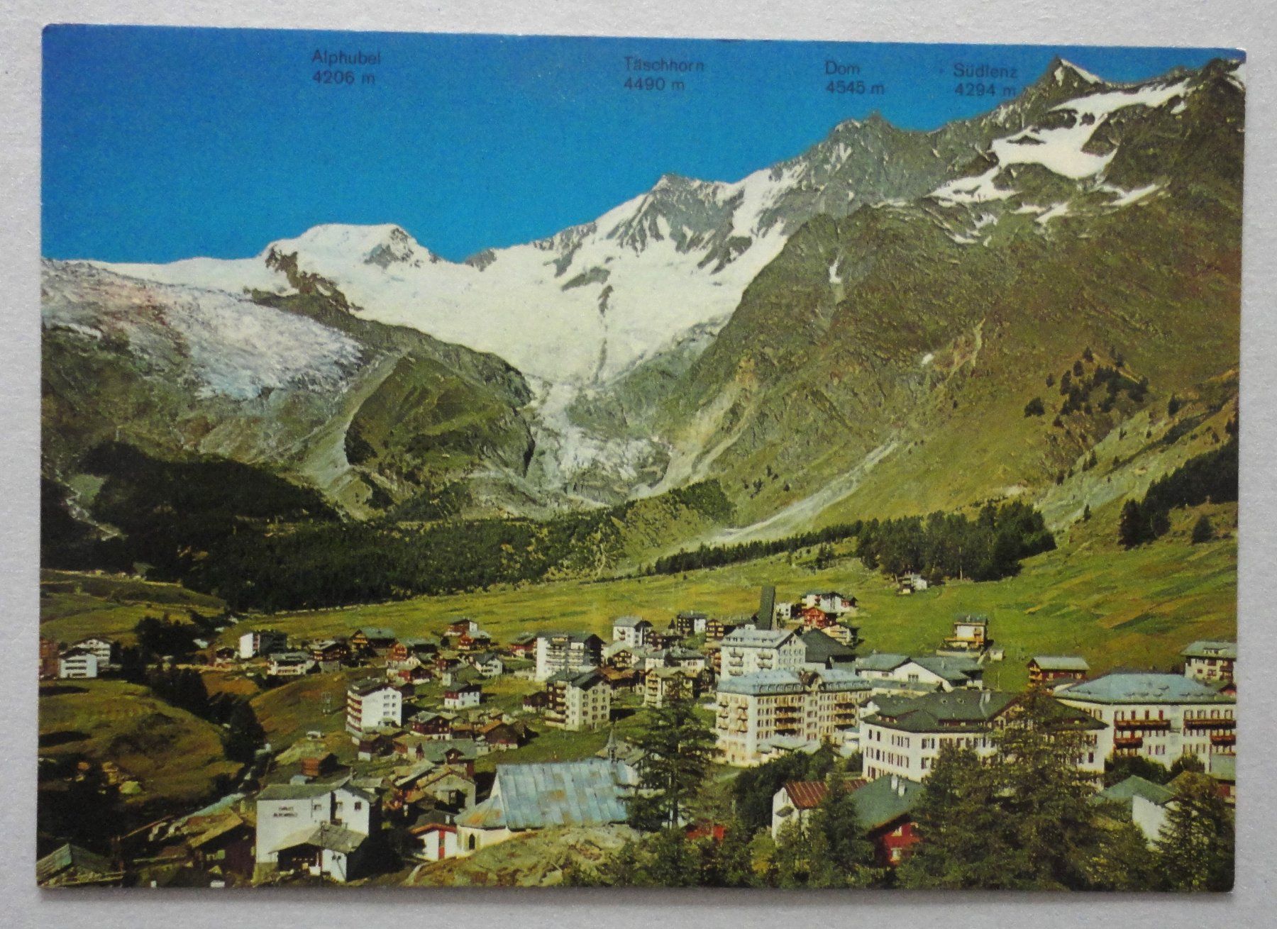 Cartoline postali: Saas-Fee 1800 m ü.M. mit Mischabelkette – Difettoso da Fétigny venduto da Billy2miny