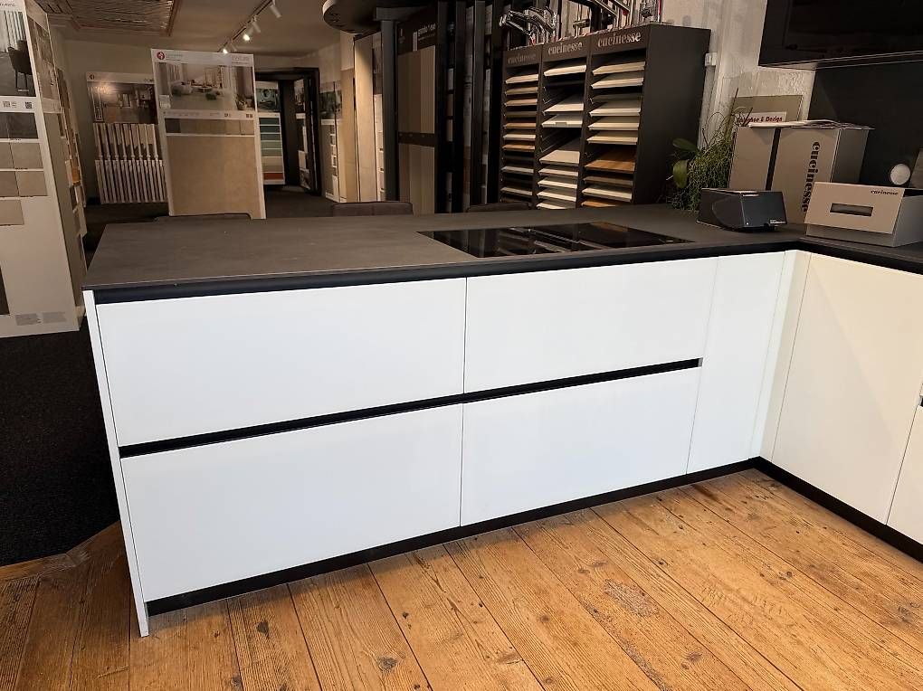 Cucine complete: CUISINE D'EXPOSITION HAUT DE GAMME PLUS DE 50% DE RABAIS – Usato da Martigny venduto da ambiance1920 2