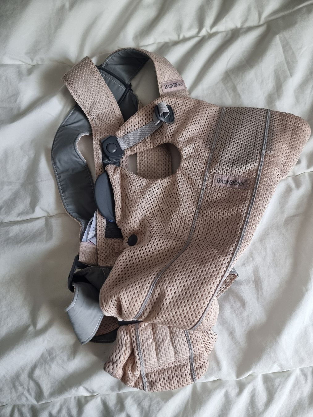 Babybjörn Marsupi portabebè: Porte-bébé Babybjörn Mini Mesh 3D Beige – Usato da Bern venduto da Ninath