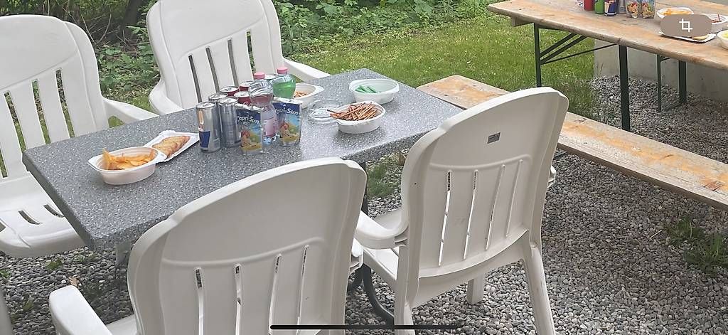 Set di tavolo e panche: Garten Tische Stühle – Usato da St. Gallen venduto da alexa89 1