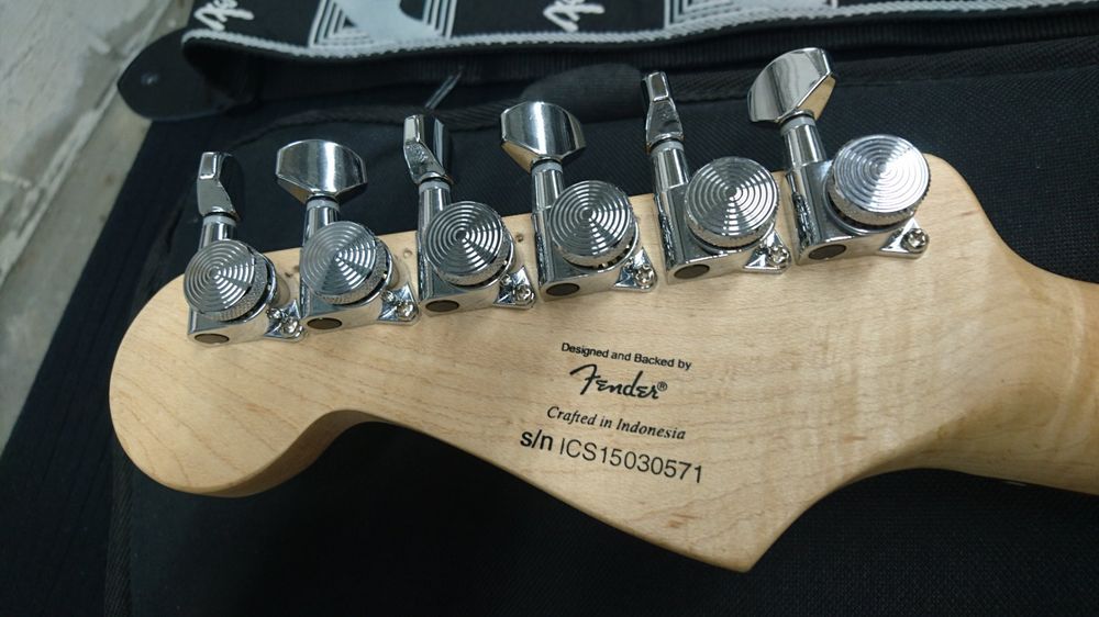 Absolut neuwertige Squier by Fender mit LockingTuners !! Kaufen auf