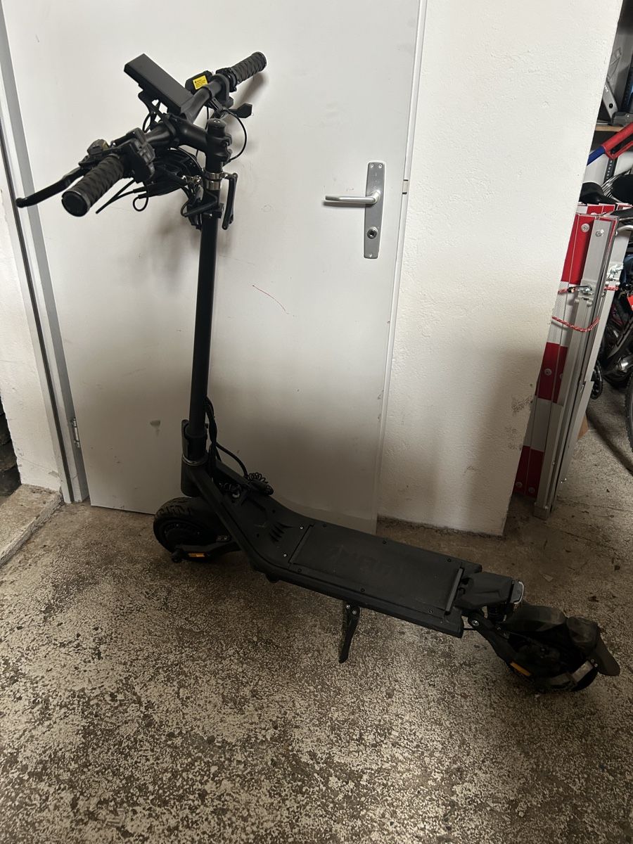 Kickboard: Trottinette électrique NAMI Electric Stella usagée – Gebraucht aus Thierrens von Bigla