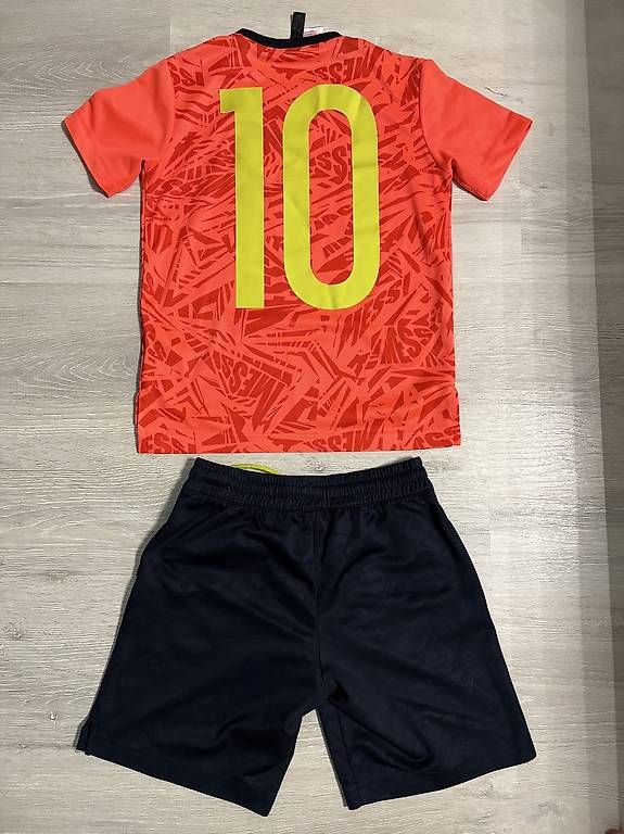 Adidas Lots de vêtements: Ensemble foot Messi 9-10 ans – D'occasion à Martigny par jcj_j2fb 1
