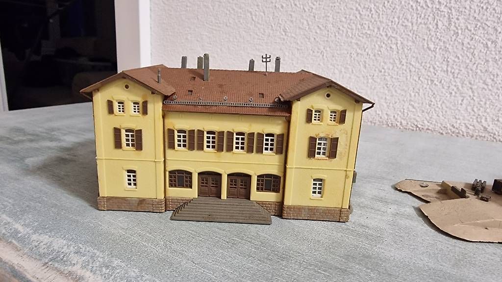 Modellini di ferrovie: 3 Modelleisenbahn Bahnhof vermutlich spur N – Usato da Hasle LU venduto da luc_9pxg 4