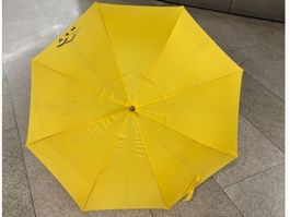 Gelber Regenschirm mit Öffnungsautomatik mit Logo