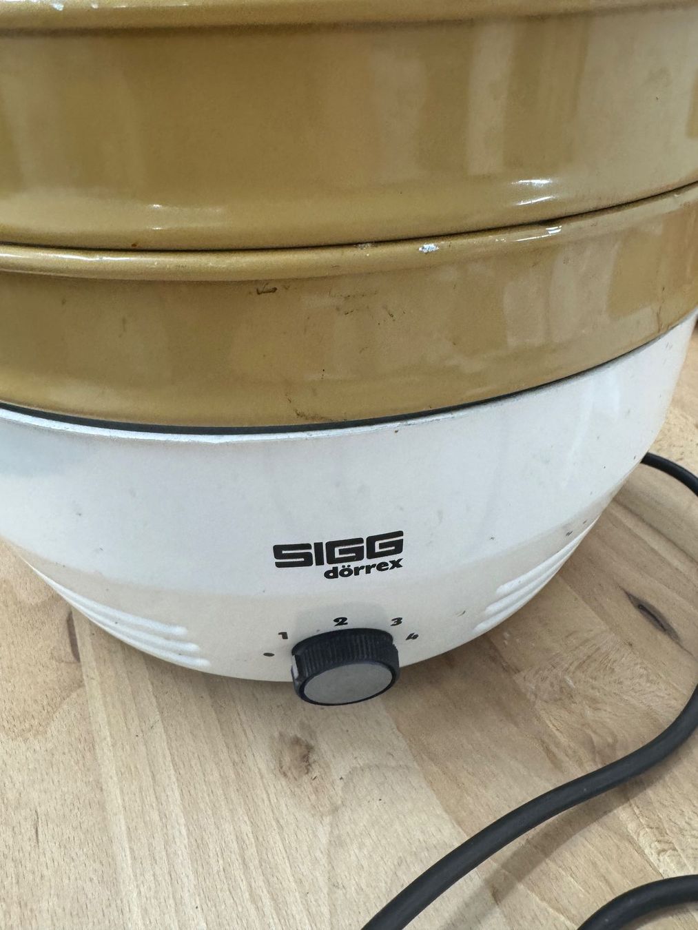 Sigg Elettrodomestici da cucina: SIGG Dörrex 4-stufig, inkl. 5 Dörrgitter ab 1.-- – Usato da Holziken venduto da brockolino 1