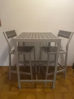 Verkaufe ein hocher Tisch und 2 Stuhle 