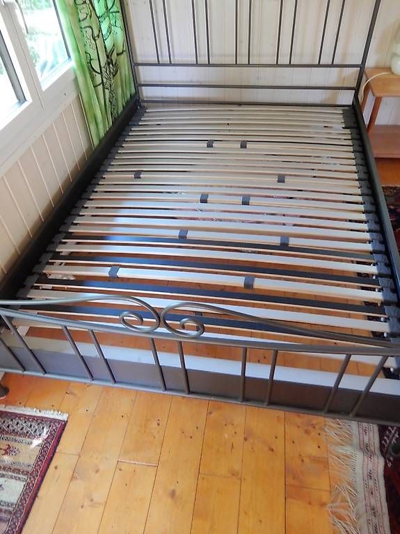 Letti: Metallgestell Doppelbett zu verschenken – Usato da Walchwil venduto da marcokunz 1
