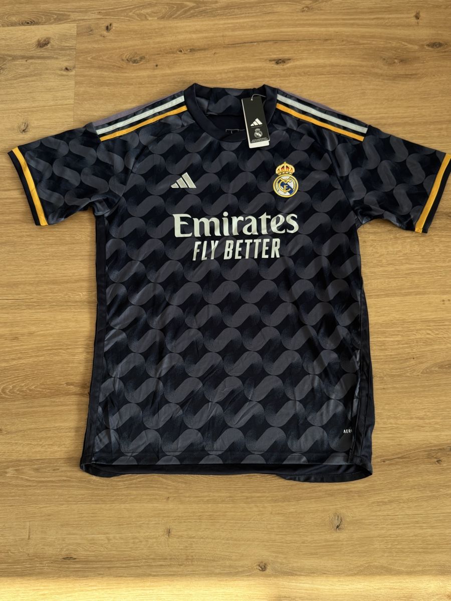 Canottiere & Pantaloni: 2 Real Madrid Trikots – Nuovo e nell'imballaggio originale da Lengnau BE venduto da kev_7fhj