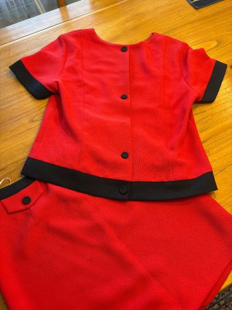 Rotes Damen-Kostüm Rock & Bluse, Grösse 38 (UK 12)