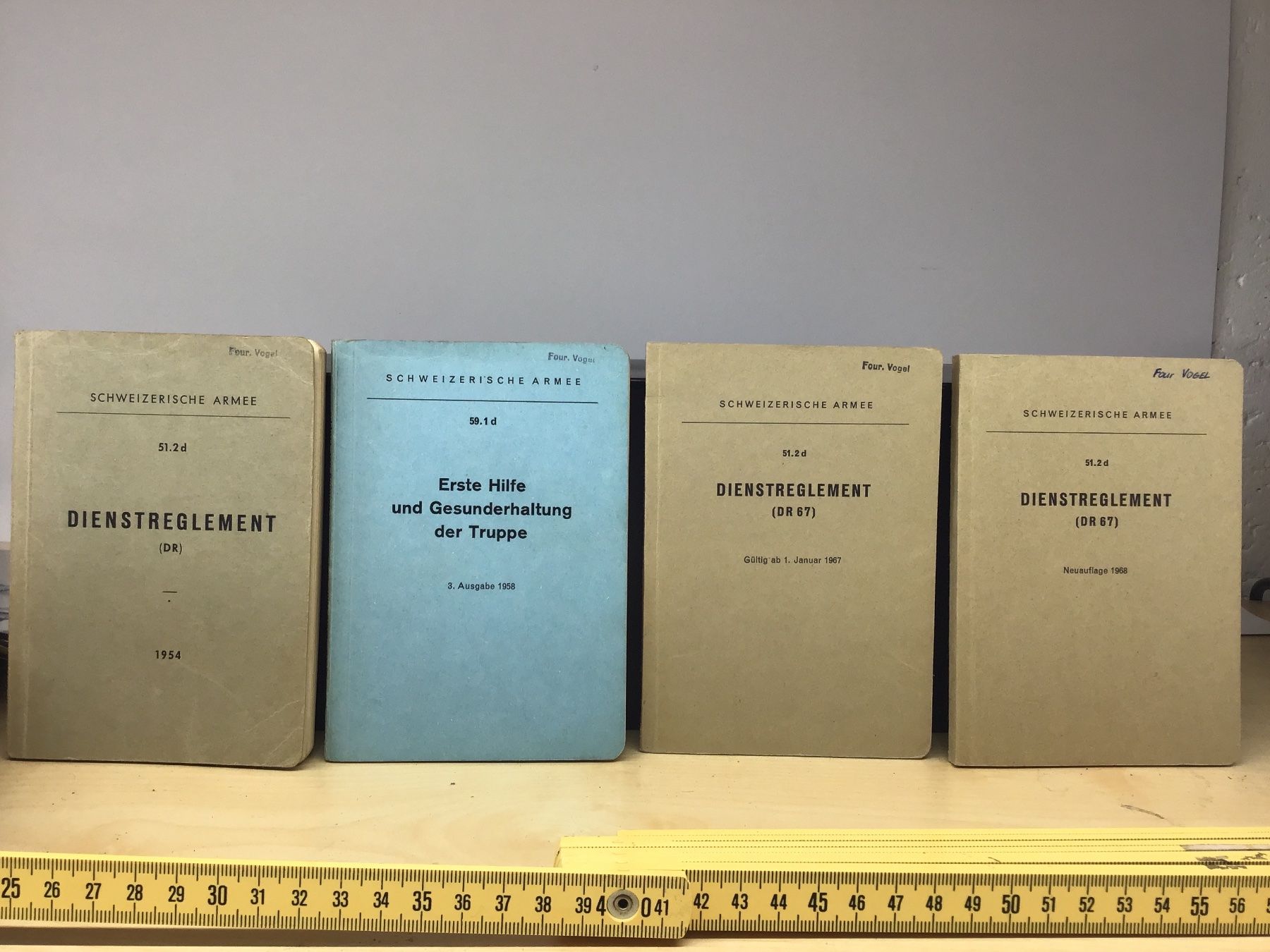 Libri: Schweizer Armee Dienstreglement Bücher – Usato da Männedorf venduto da Modell-Spezialisten