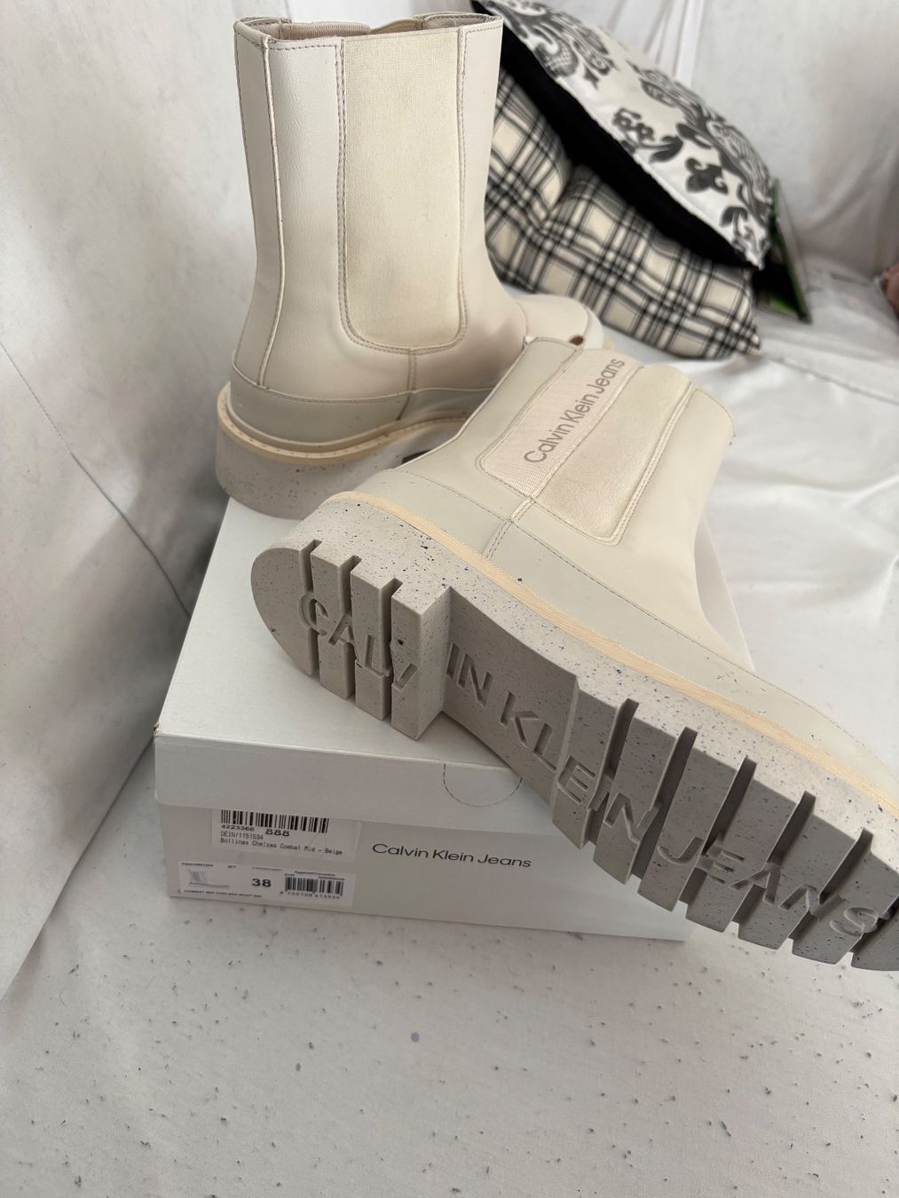 Calvin Klein Scarpe da donna: Stivaletti nuovi ck – Nuovo e nell'imballaggio originale da Davesco soragno venduto da Gaby230 1