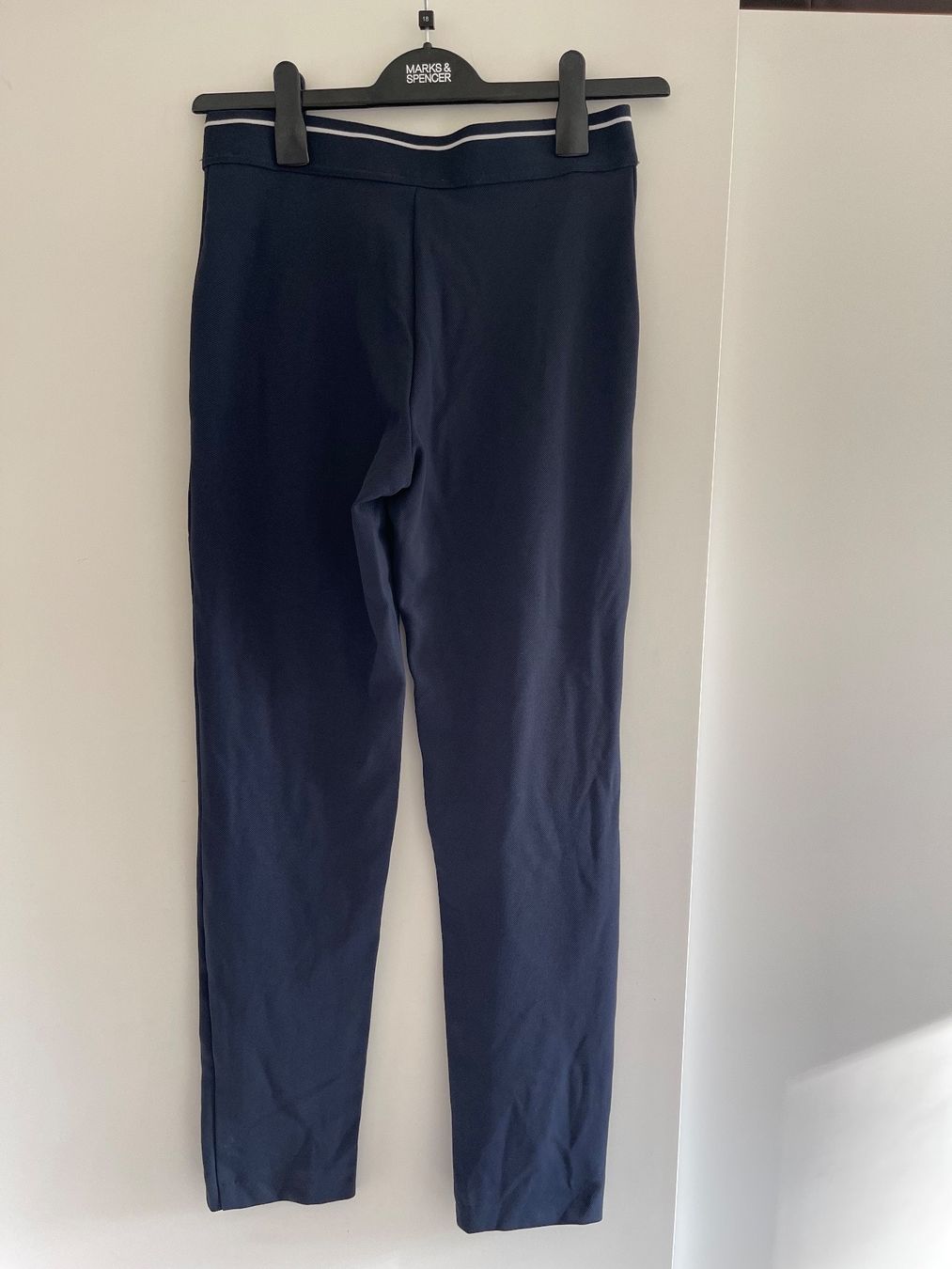 C&A Pantaloni: Training bleu marque C&A – Usato da Sion venduto da edelweissse 1