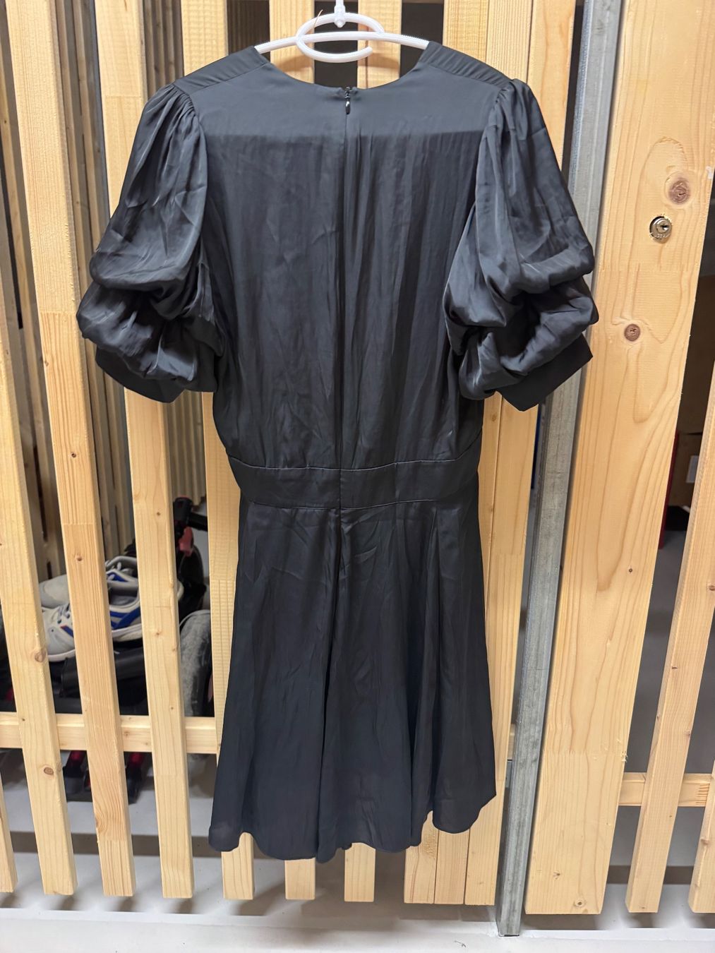 Zadig & Voltaire Kleider: Robe noire manches bouffantes neuf – Neu (gemäss Beschreibung) aus Chavannes-pres-Renens von mar_2x72 1