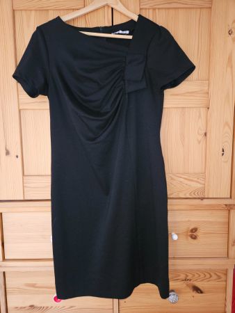 Elegantes, kleines Schwarzes. Grösse 38. Top Zustand!