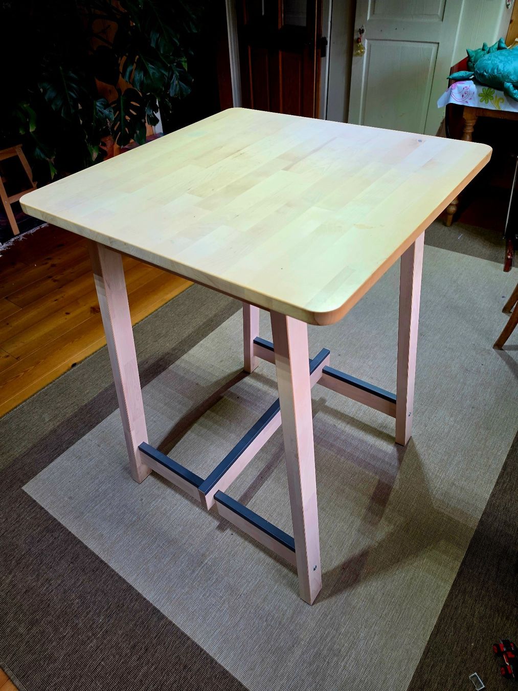 Ikea Tavoli: Stehtisch IKEA Skogsta – Usato da Krinau venduto da Stangensellerie