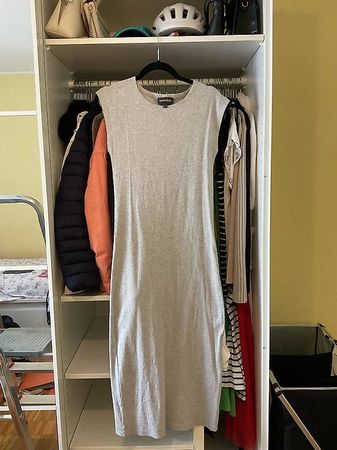 Vestito grigio lungo