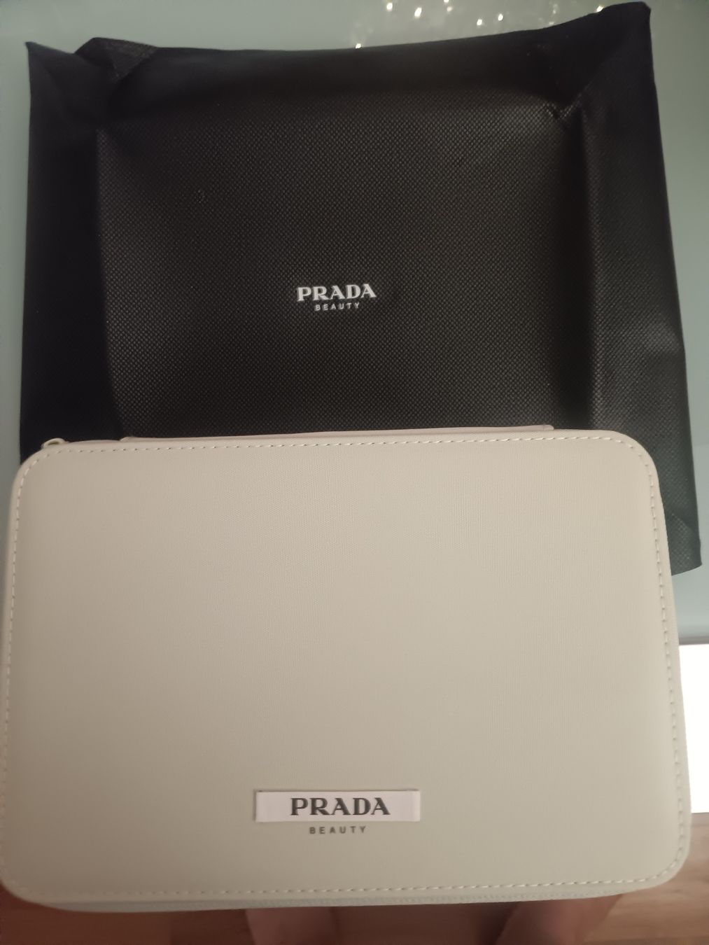 Prada Kosmetikkoffer: Prada Neu Original Schmikbox Neu Verpackt unbenutzt – Neu und originalverpackt aus Chur von ski_s6yt 5