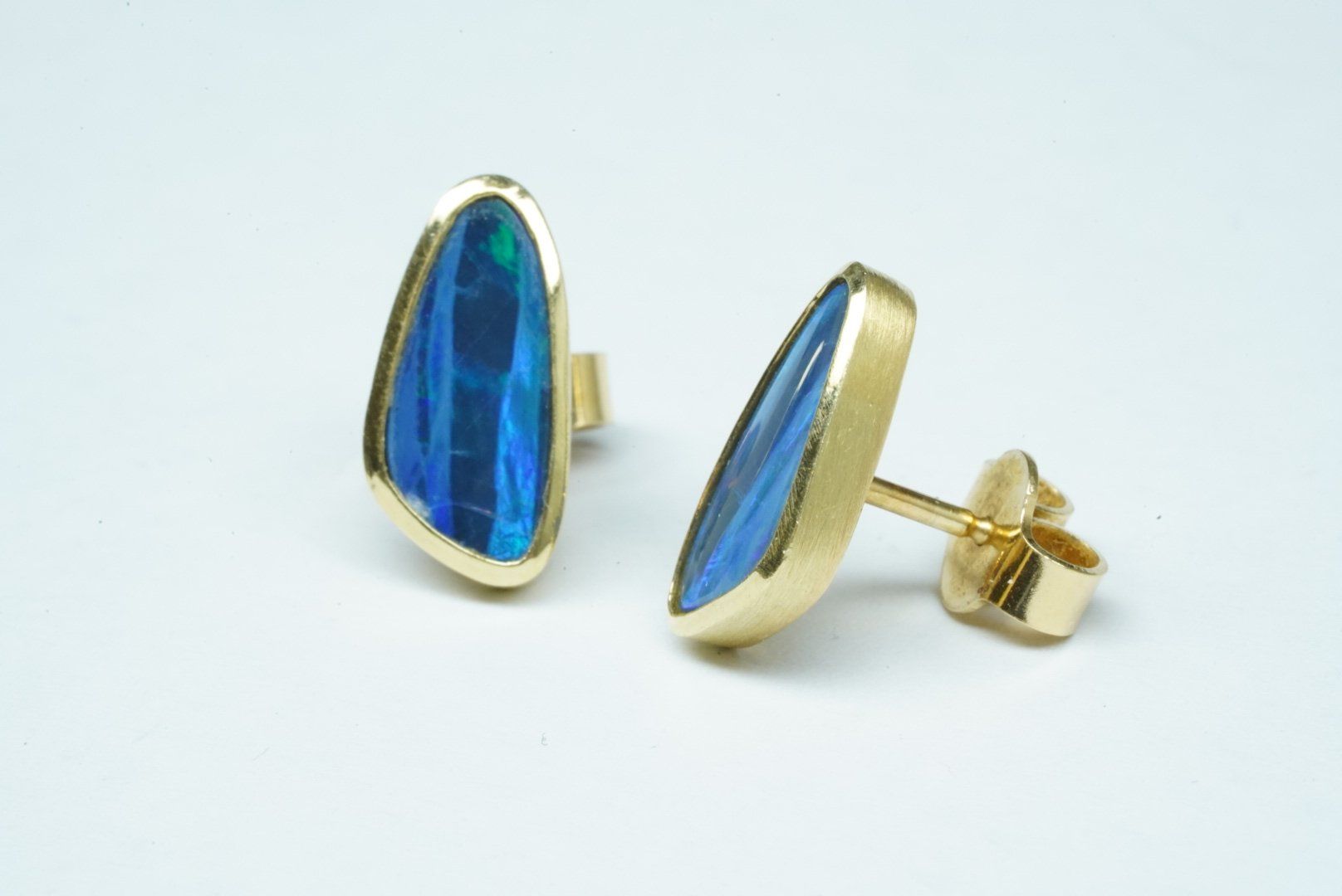 Orecchini pendenti & Orecchini a lobo: Ohrstecker 18k Gelbgold mit Opal – Usato da Bülach venduto da Re-Jewelled 4