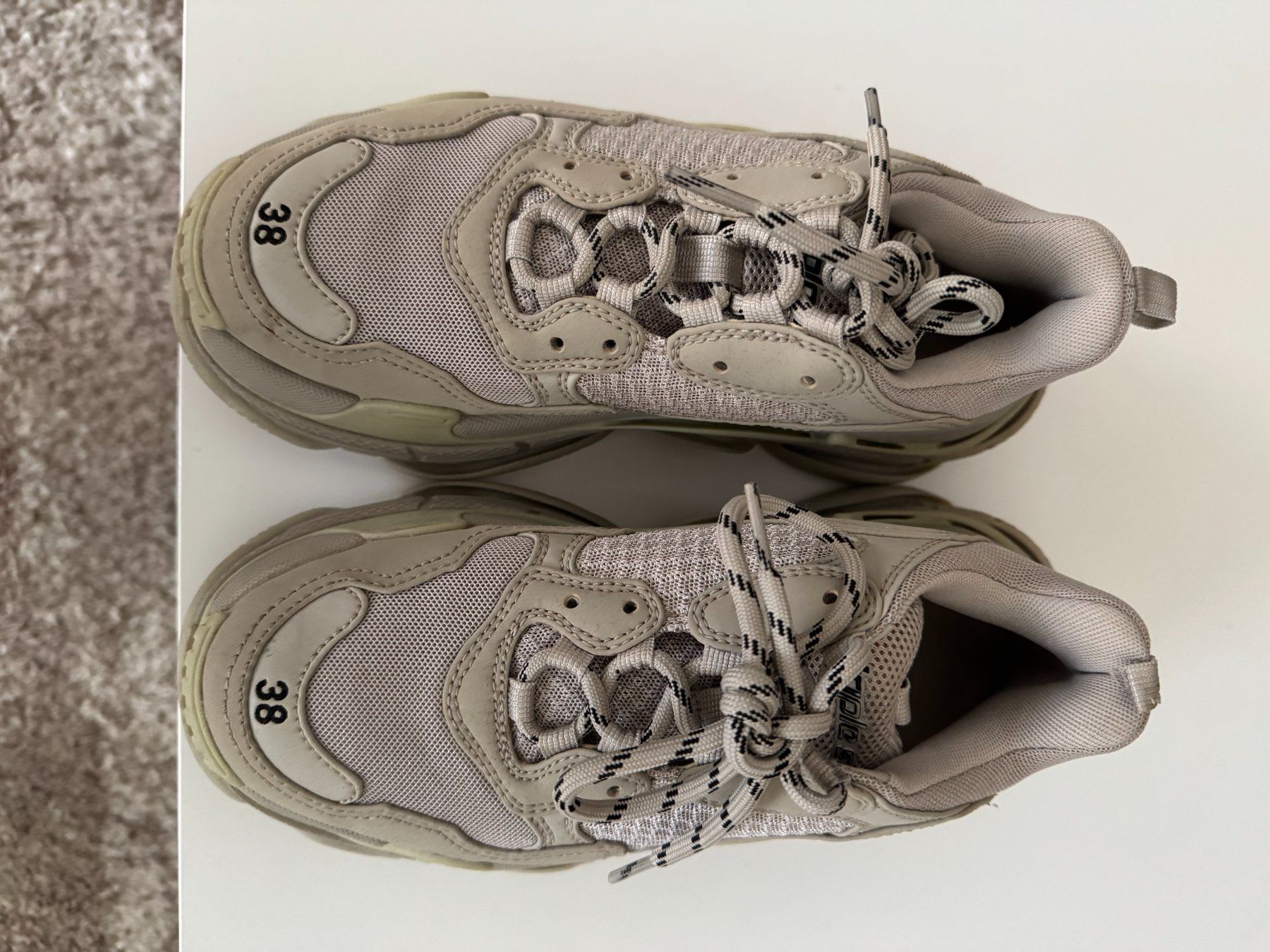 Balenciaga Damenschuhe: Balenciaga triple s, Grösse 38, beige – Gebraucht aus Rotkreuz von Servette1
