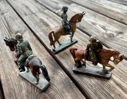 3 alte Elastolin Figuren Soldaten mit Pferden