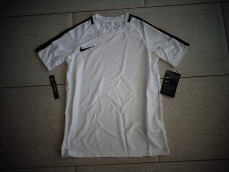 NIKE SPORT T-SHIRT GR.152 NEU