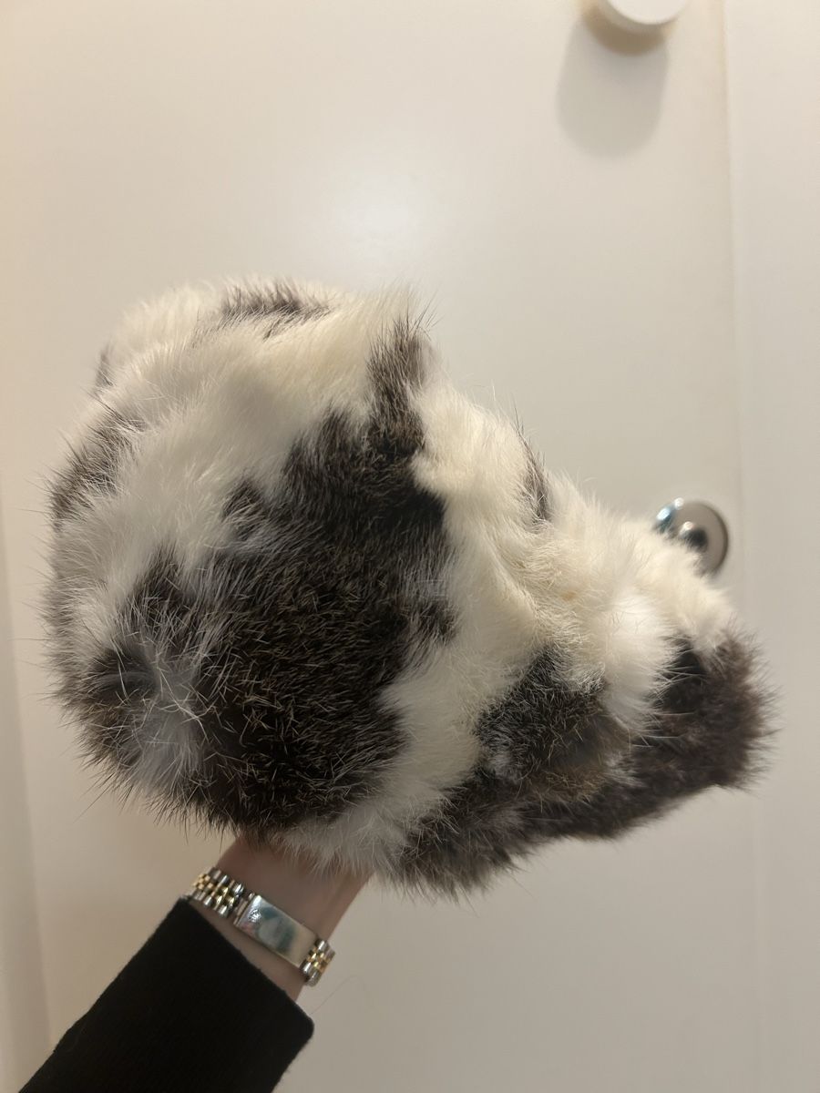 Copricapi, berretti & cappellini: EXCLUSIVE LUX FELLMUTZE MUTZE Hat White/Grey Fur each – Usato da Zürich venduto da sel_tvq7