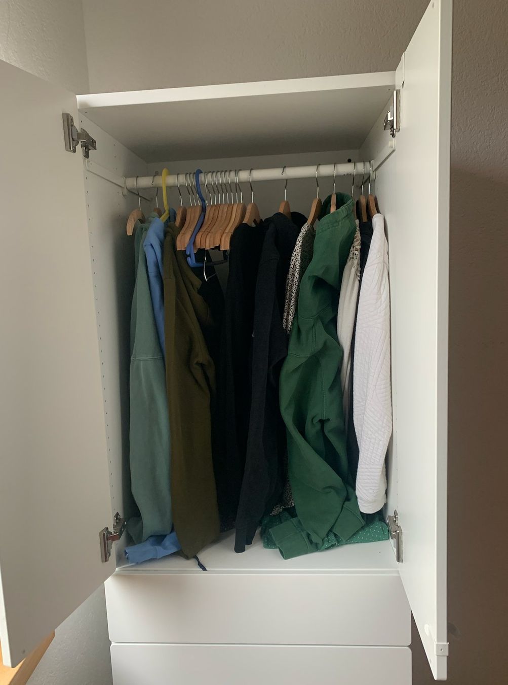 Ikea Armadi: Kleiderschrank Smastad – Usato da Köniz venduto da Trampolina01 2