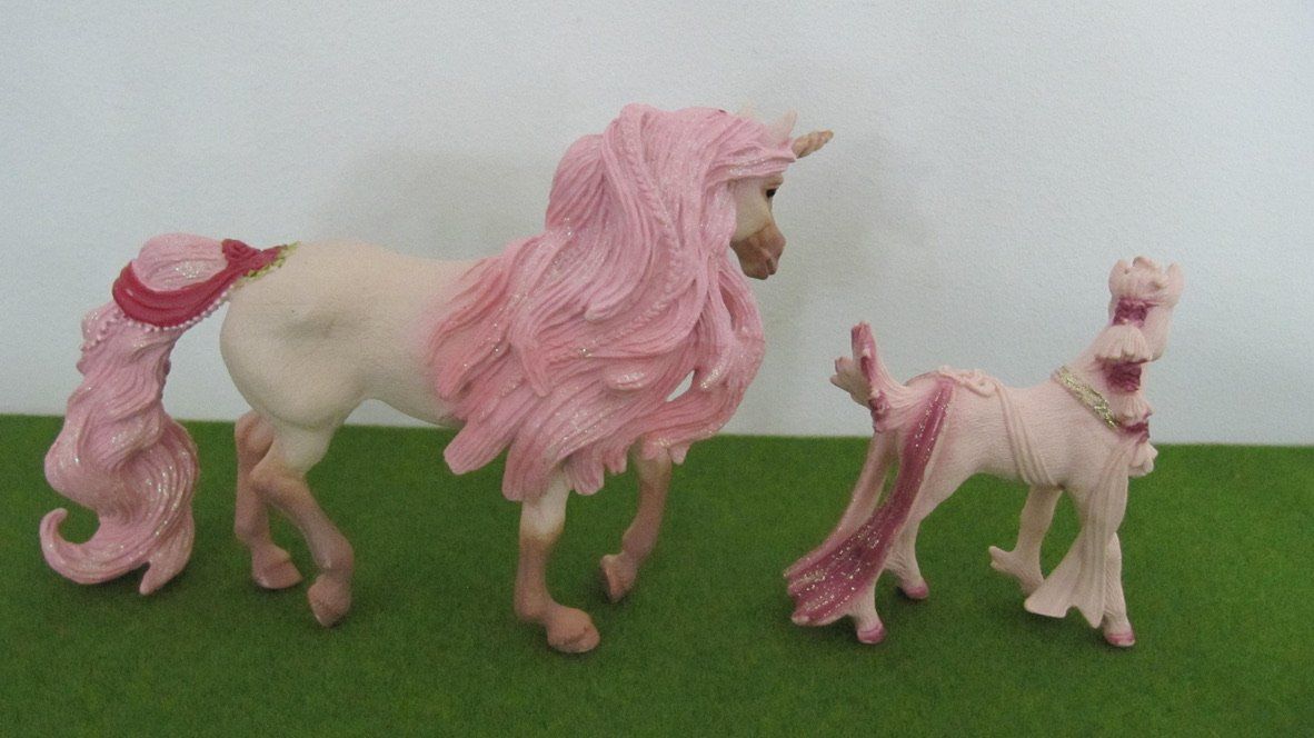 Schleich Giocattoli: Zwei schöne Schleich Bayala Schmuck Einhörner – Usato da Brunnen venduto da Kiwiland1 2