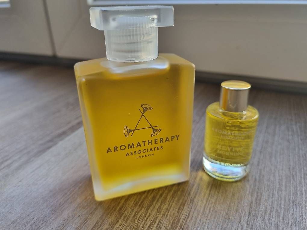 Altro per la cura del corpo: AROMATHERAPY Associates Set – Nuovo e nell'imballaggio originale da Uerkheim venduto da Pod23 1