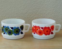 2 tasses à thé modèle Lotus, Arcopal, vintage, France, 1970s