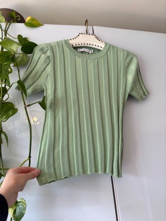 BY CLARA PARIS hellgrünes T-Shirt Feinstrick Gr. S/M