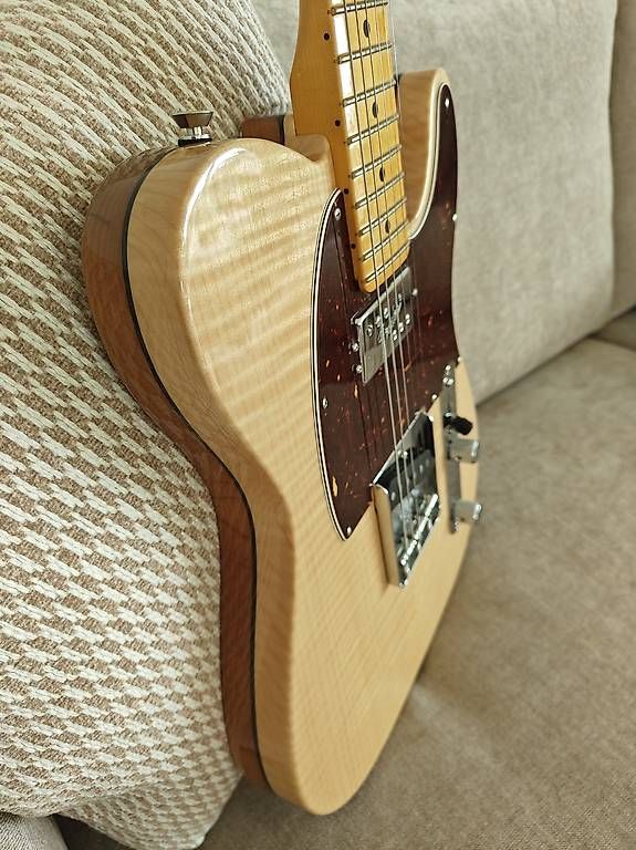 Fender Strumenti musicali: Fender Rarities Series Flame Maple Top Chambered – Nuovo (secondo la descrizione) da Apples venduto da Lozannois 2