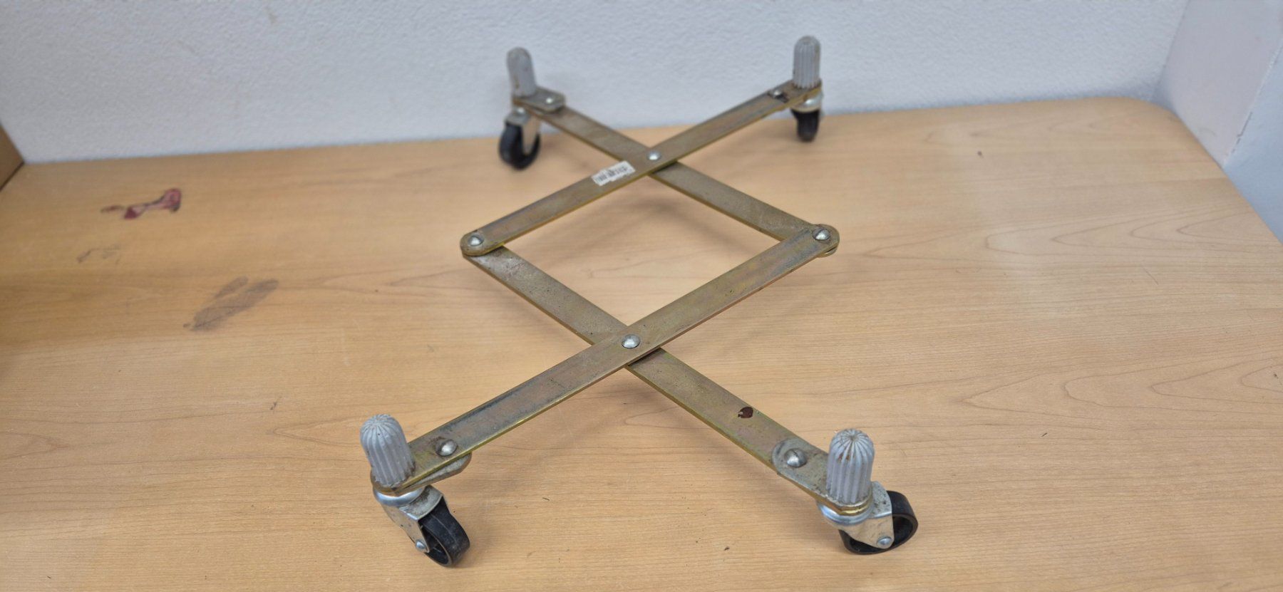Altro in Decorazioni & Accessori: Scherenroller / Kistenroller verstellbar – Usato da Elgg venduto da computerbrocki 2