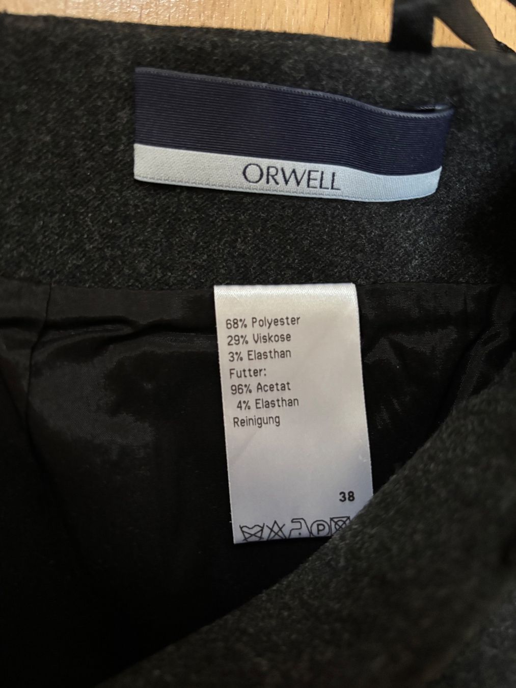 Gonne: Orwell - Jupe mit Schlitz - schwarz - Grösse 38 – Usato da Zofingen venduto da Justizia_01 5
