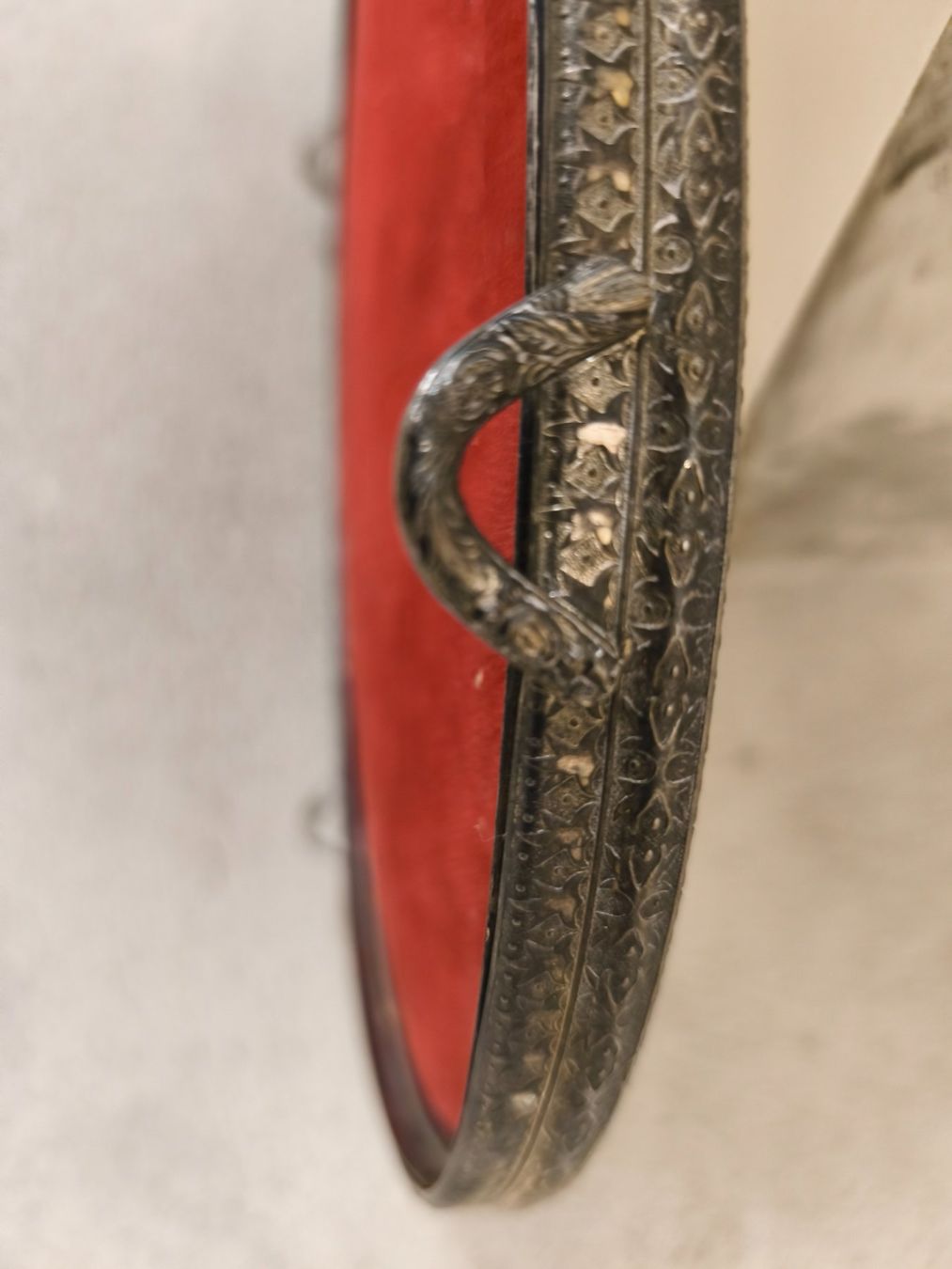 Piatti di portata: Antikes Tablett mit Glas Einsatz – Usato da Zürich venduto da Jul69 4