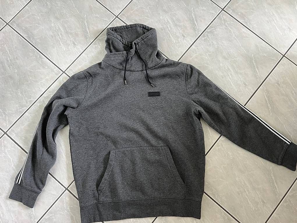 H&M Maglioni & Felpe: Grauer Pullover / Sweater von H&M in Grösse M – Usato da Horn venduto da timosidler