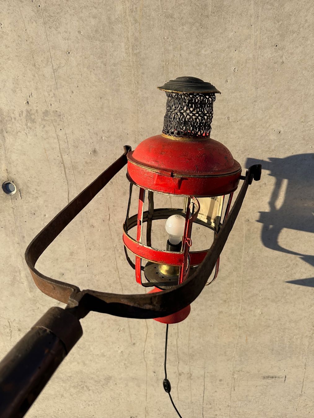 Lampen: Antike Leuchte, Elektrifizierte Petrolleuchte – Gebraucht aus Laufenburg von industrial-silence 5