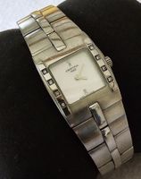 CERTINA Saphire mit Diamanten Swiss Made Elegante Damenuhr