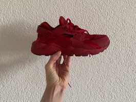 Rote Nike Air Huarache Gr. 37.5